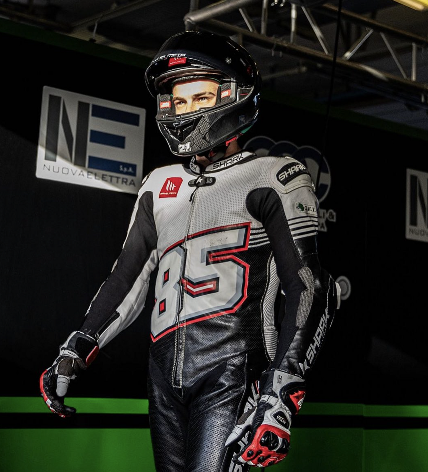 SHARK-CUSTOM-SUITS_84e51883-a603-4337-813c-0b3360fbc24b